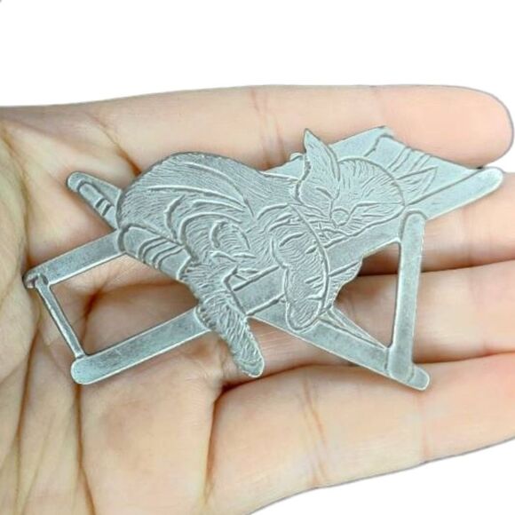 Mystique Silver Vintage Lounging Cat Pin - Picture 1 of 5